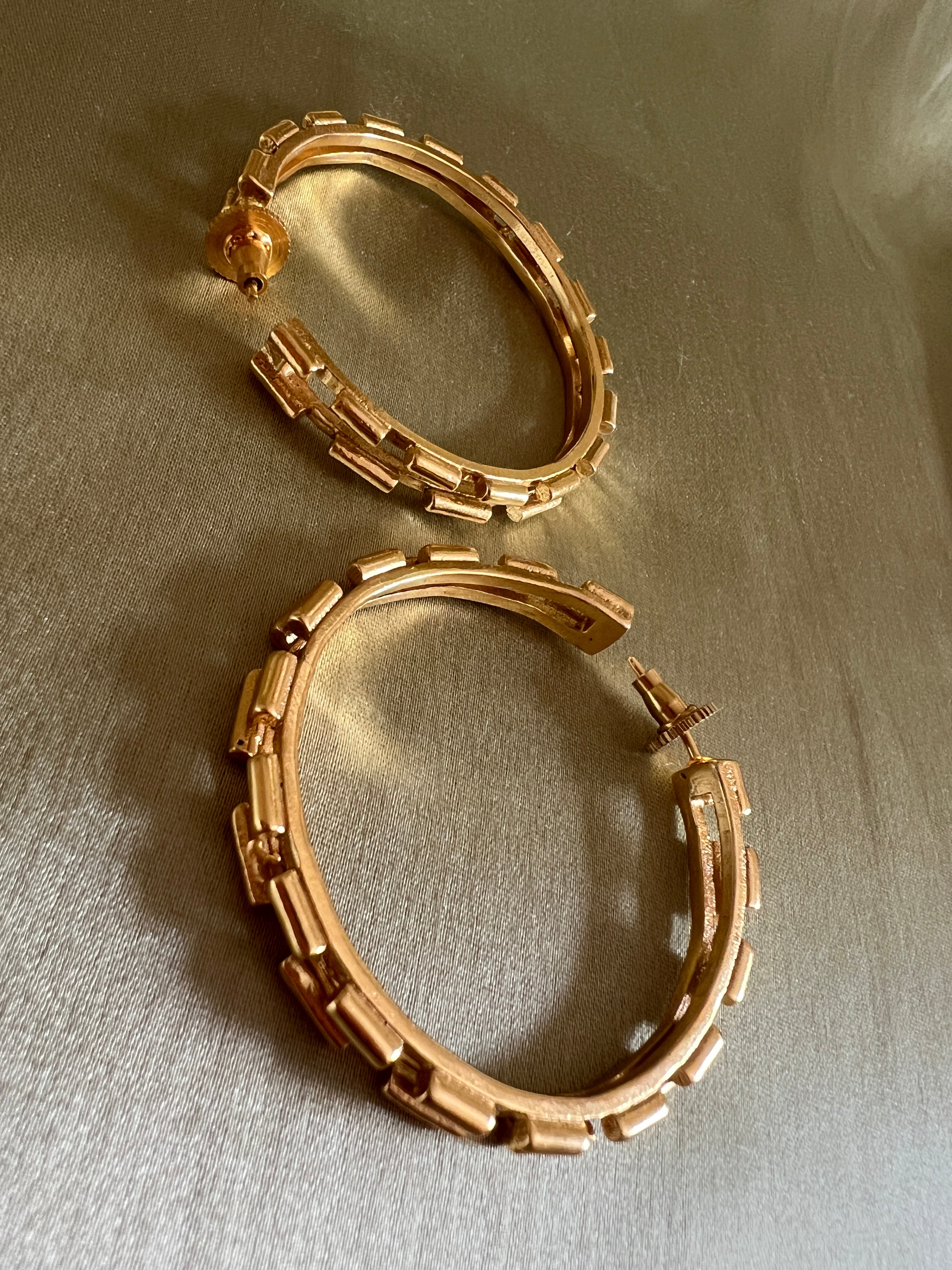 Geometric Gleam Hoops