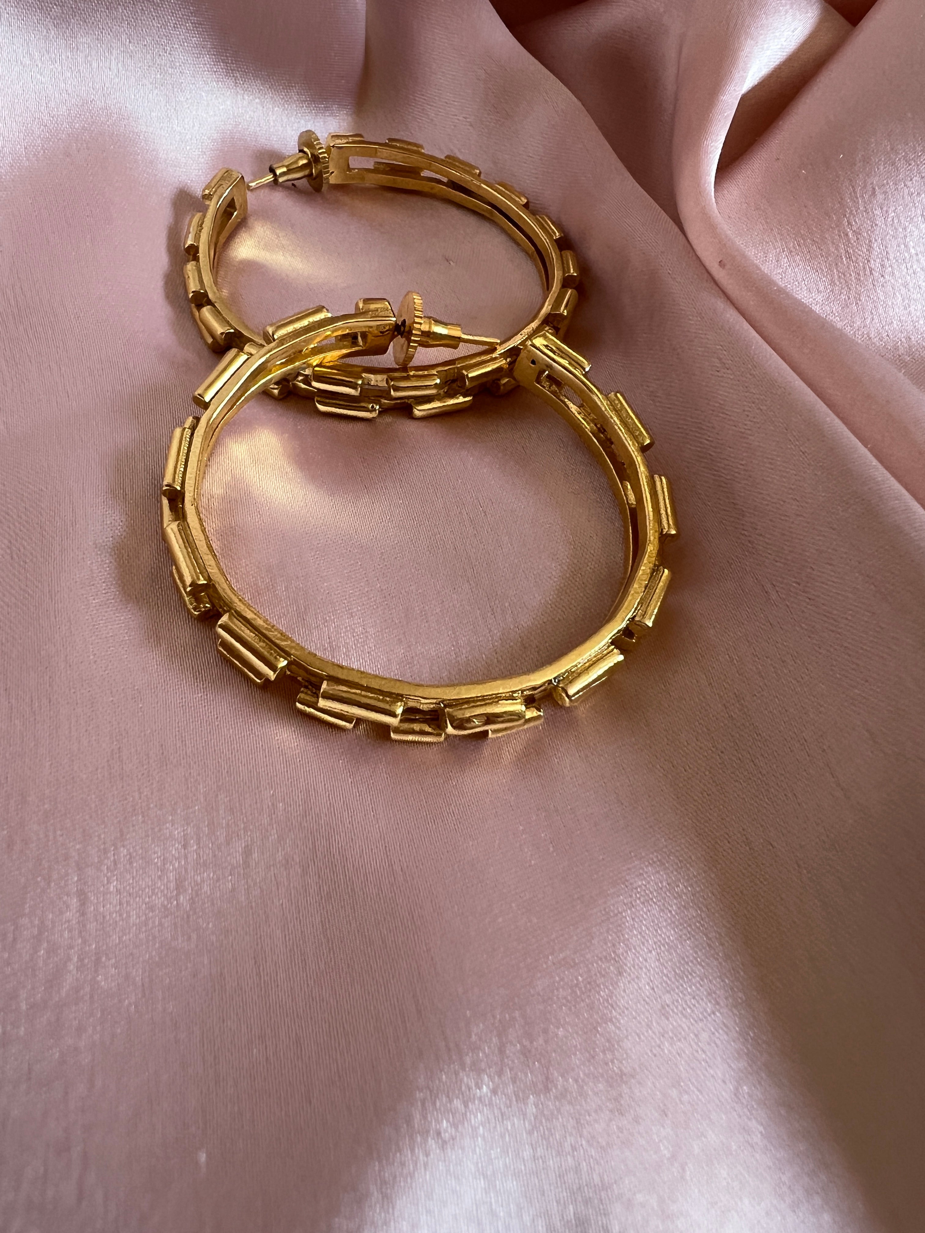 Geometric Gleam Hoops