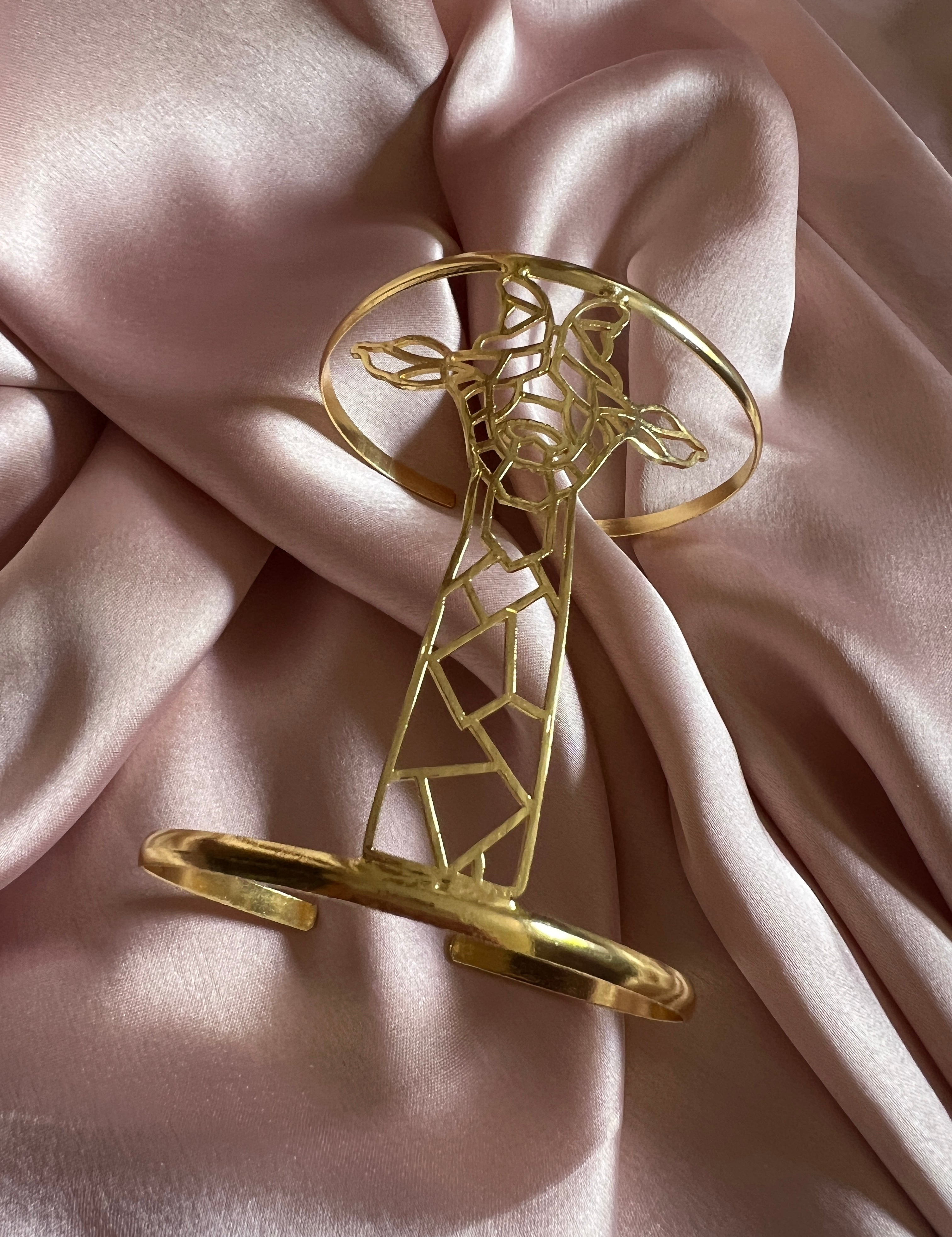 GiraffeCuff_2250ebc2-313a-4ea5-9df8-0760f4919264.jpg