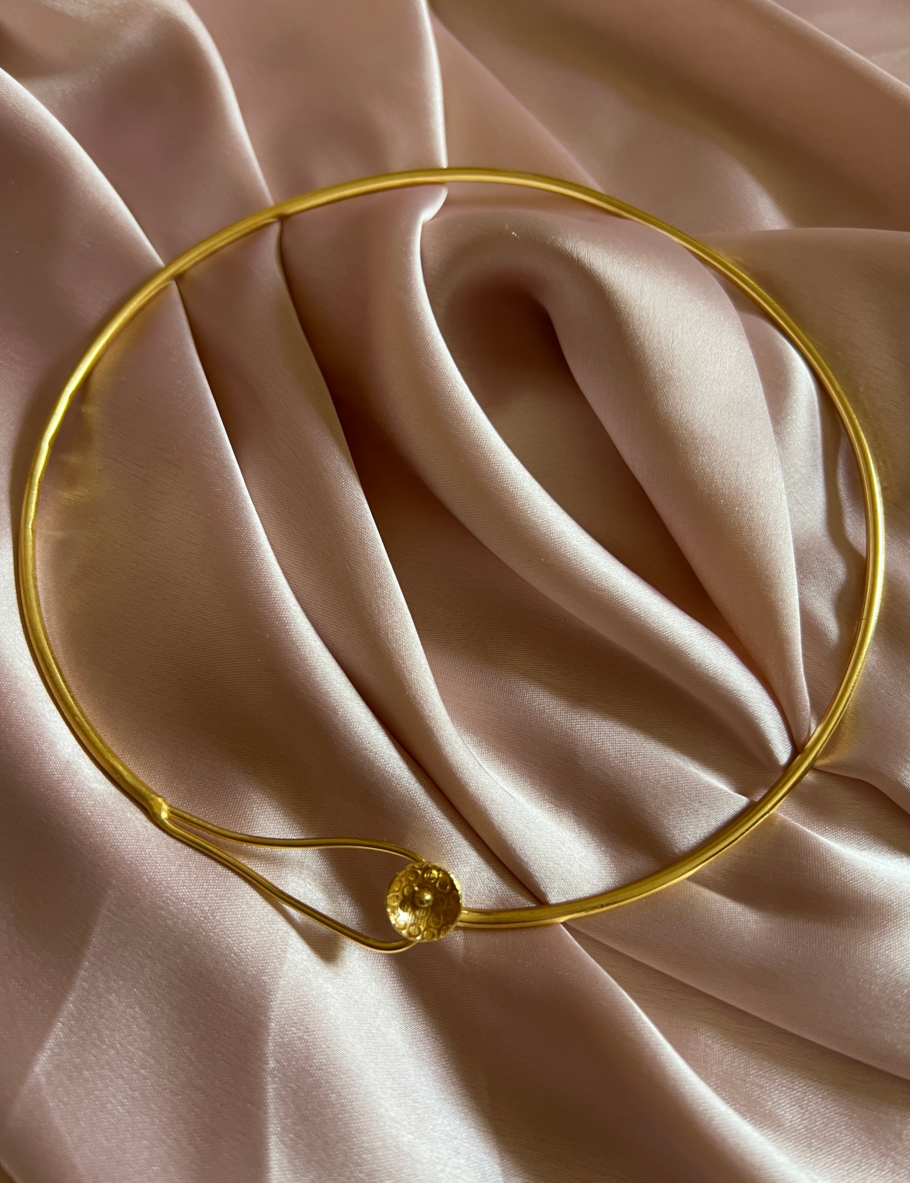 GoldenCollar_d57a3bd2-dd18-4572-a046-237d3d5a6501.jpg