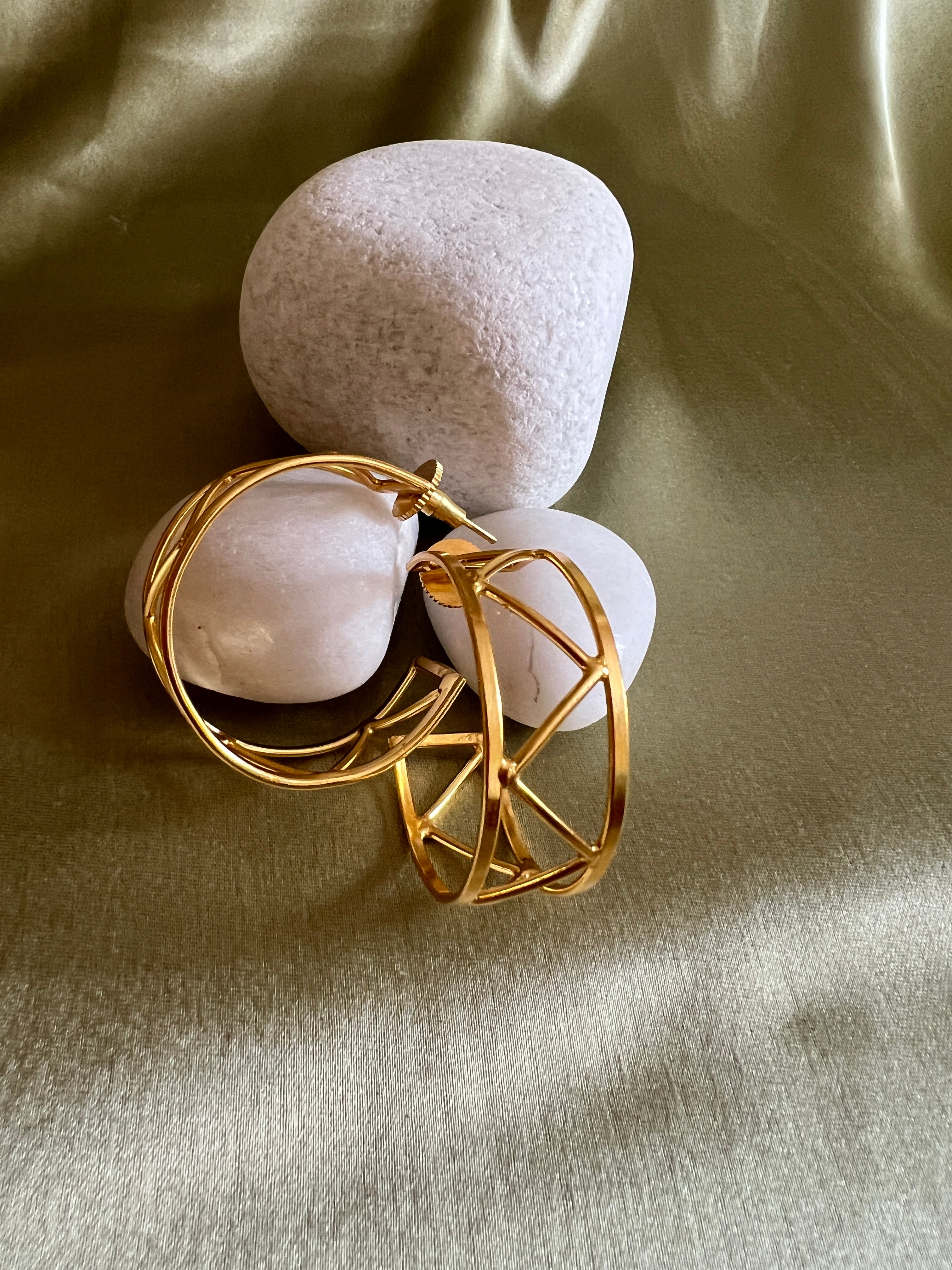 Linear hoops