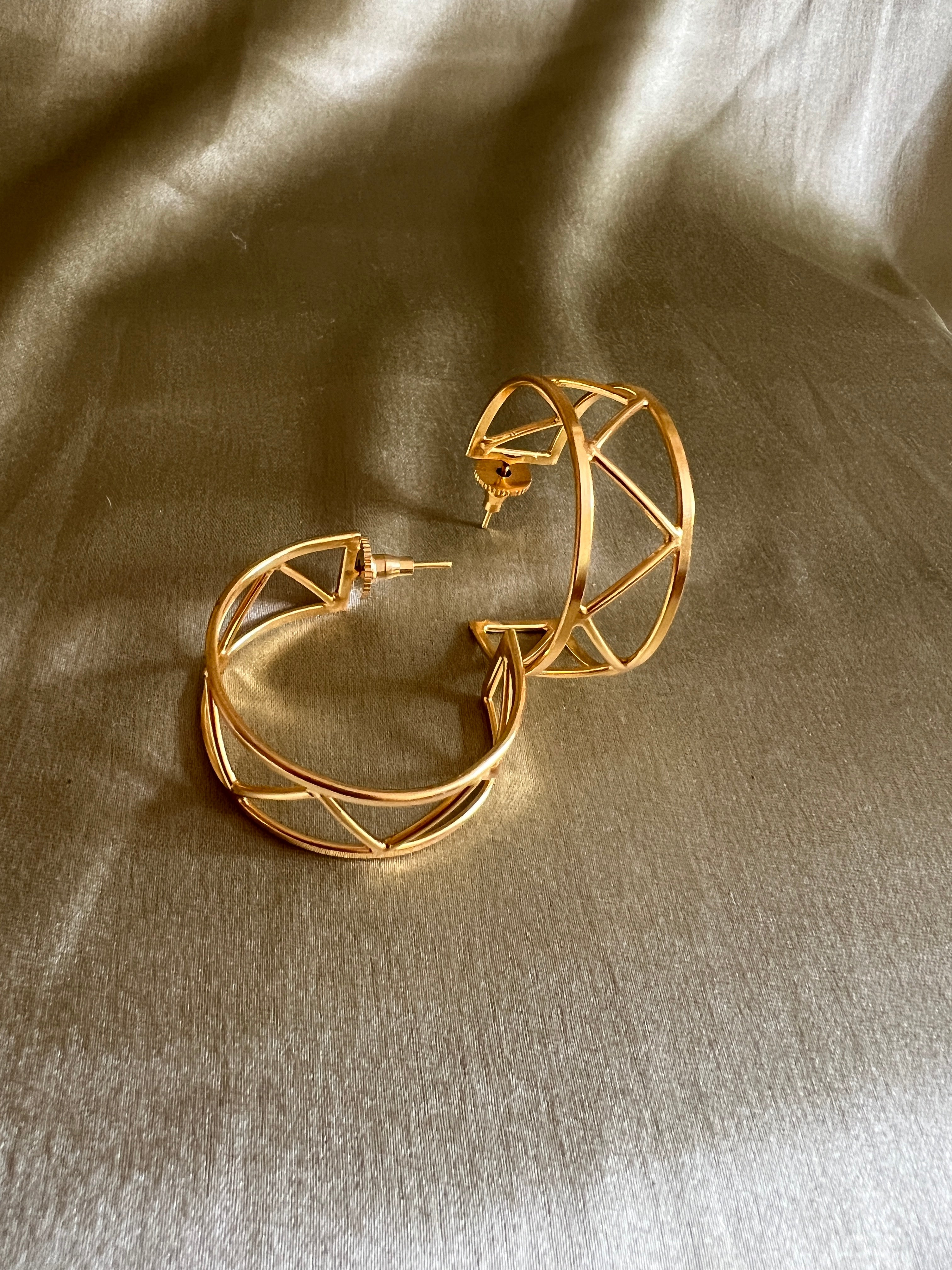 Linear hoops