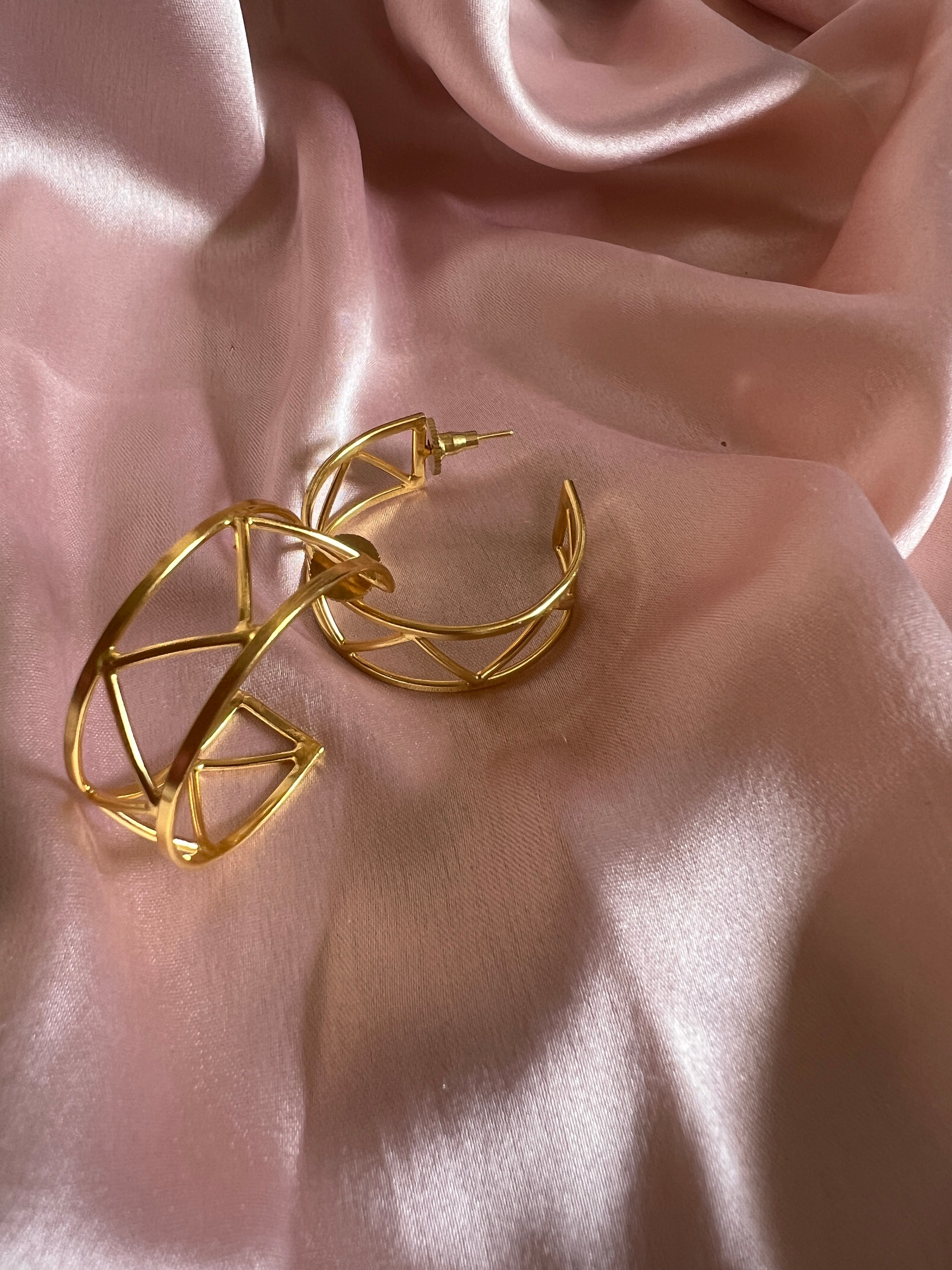 Linear hoops