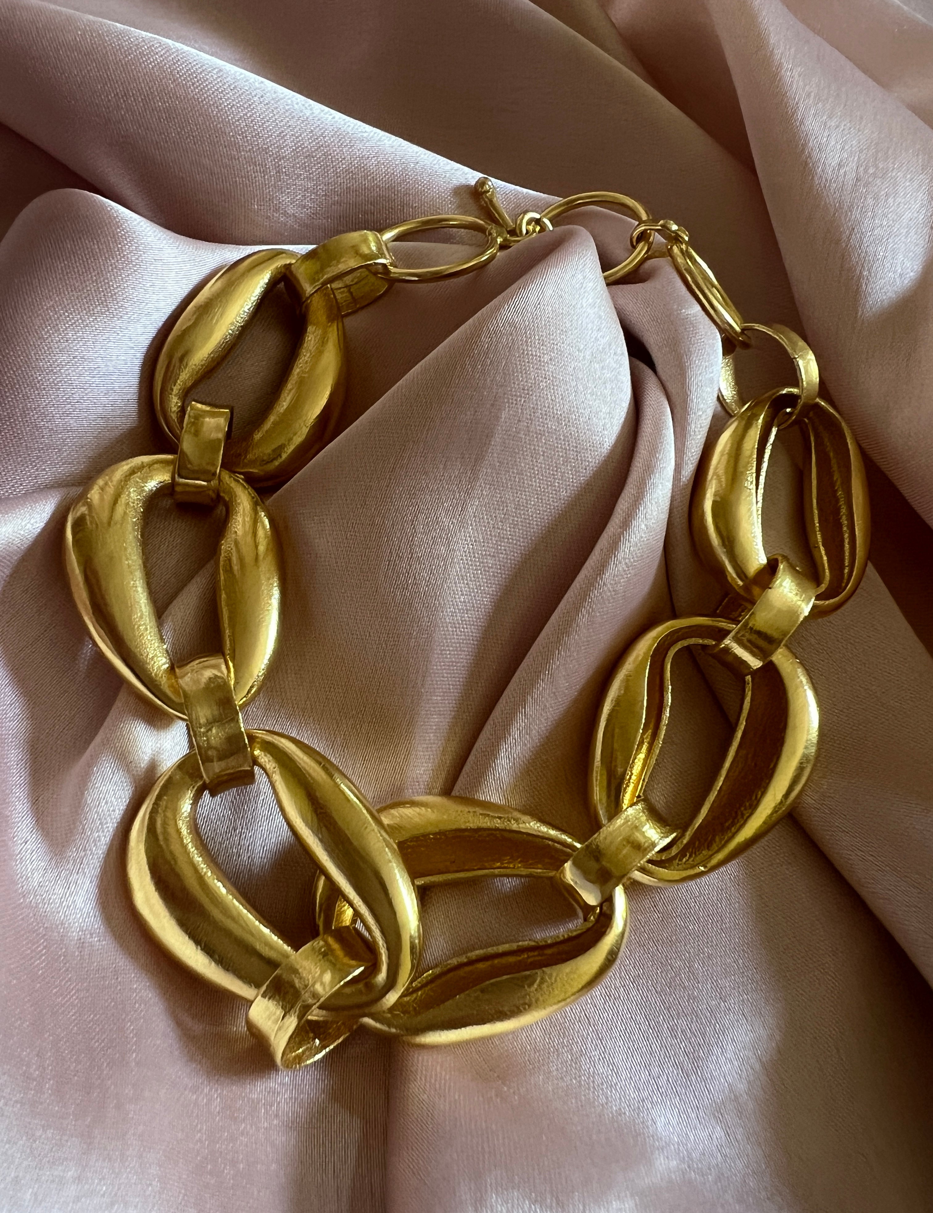 goldenlinkbracelet_588f7f50-a668-4451-9879-66448f760db2.jpg