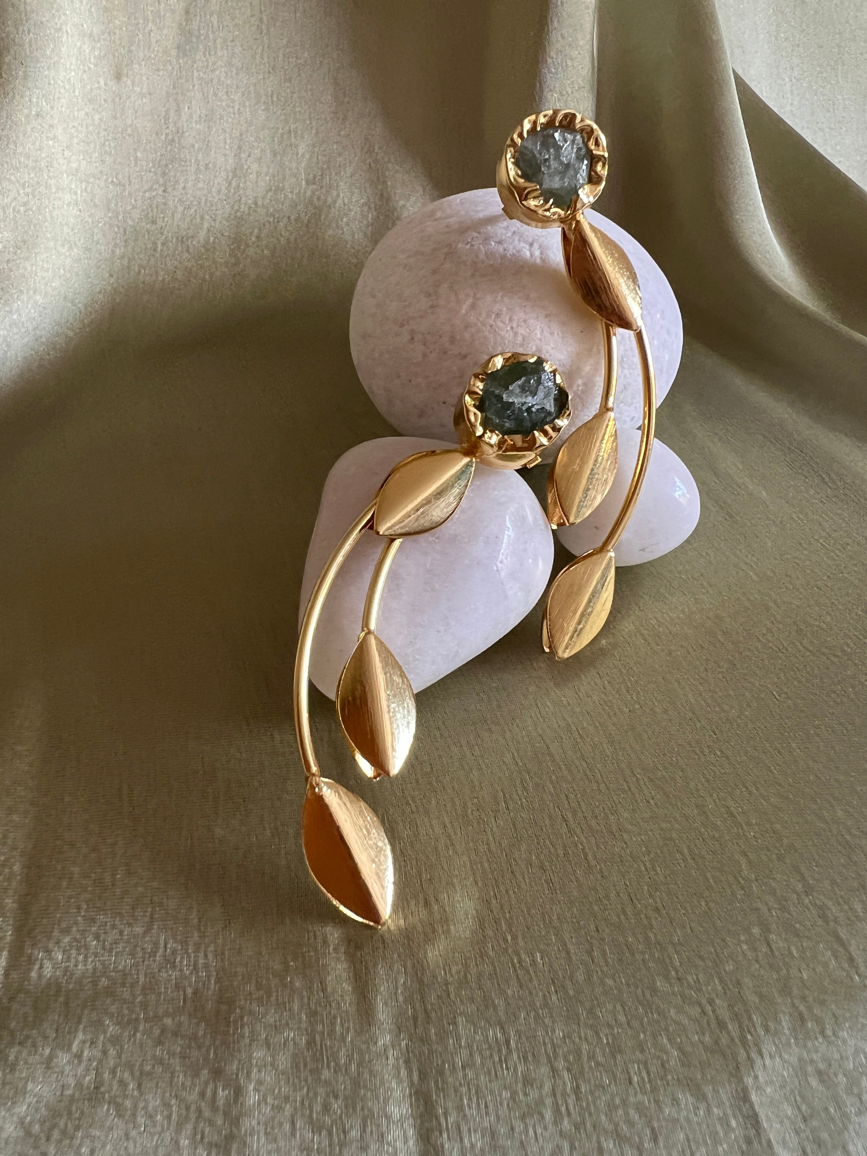 Intertwined Gemstud